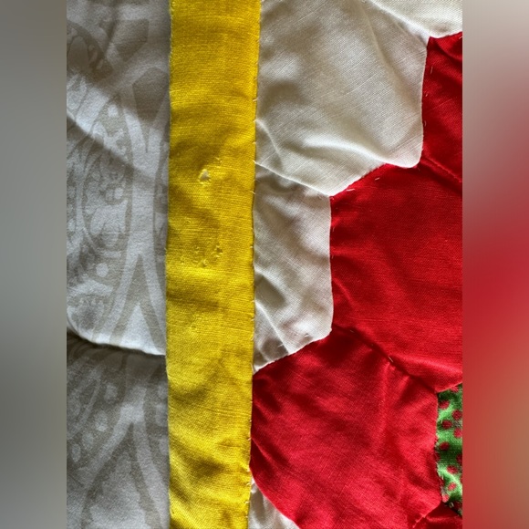 Rare Vintage 1920’s Grandmother’s Flower Garden Hand Stitched 92”x72” Quilt - Picture 13 of 15